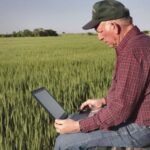 iStock_farmer-and-laptop_0